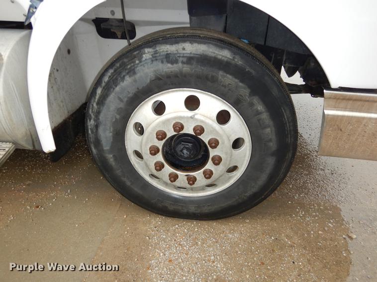 image for item DD0824 1998 Eagle 9400 semi truck