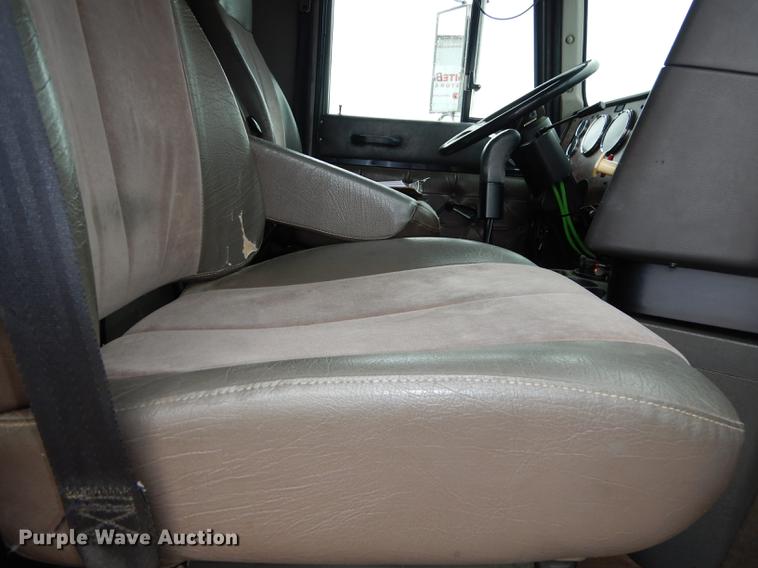 image for item DD0824 1998 Eagle 9400 semi truck