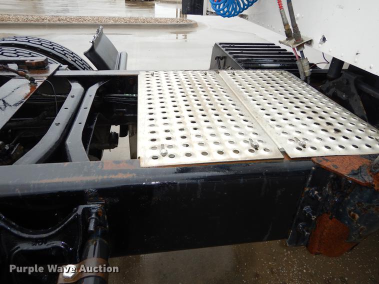 image for item DD0824 1998 Eagle 9400 semi truck