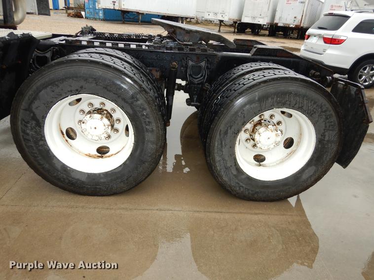 image for item DD0824 1998 Eagle 9400 semi truck