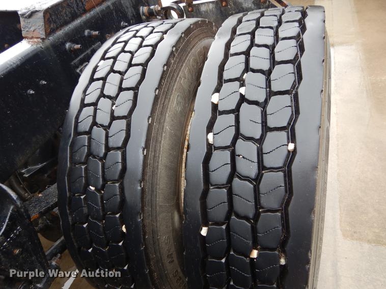 image for item DD0824 1998 Eagle 9400 semi truck