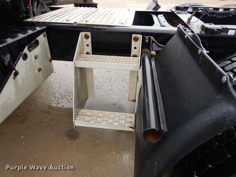 image for item DD0824 1998 Eagle 9400 semi truck