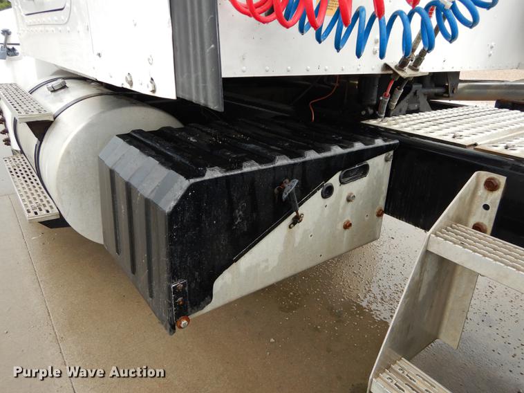 image for item DD0824 1998 Eagle 9400 semi truck