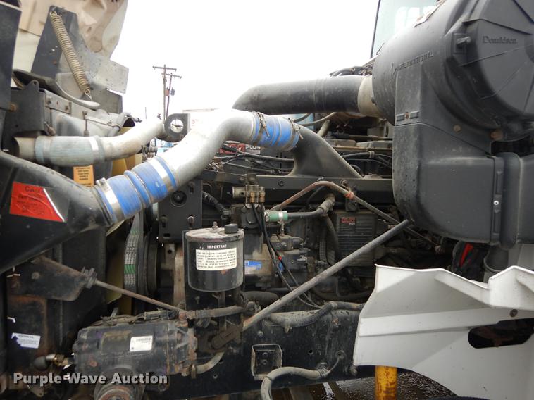 image for item DD0824 1998 Eagle 9400 semi truck