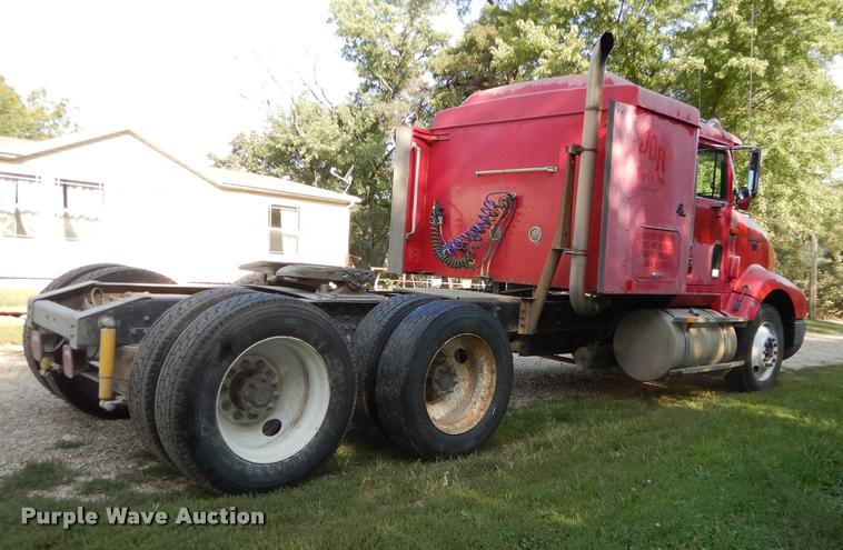 image for item DD0842 1996 International 9400 semi truck