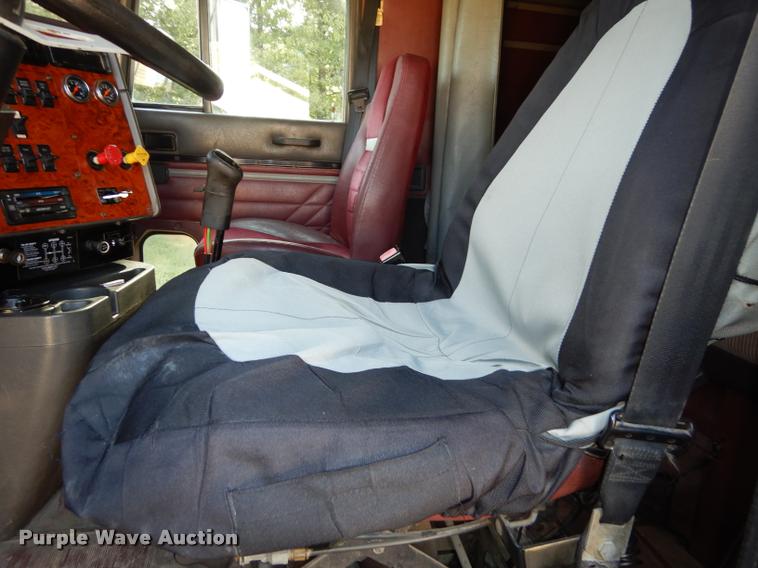 image for item DD0842 1996 International 9400 semi truck