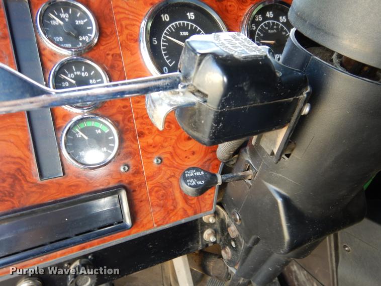 image for item DD0842 1996 International 9400 semi truck