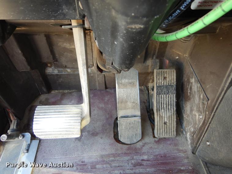 image for item DD0842 1996 International 9400 semi truck