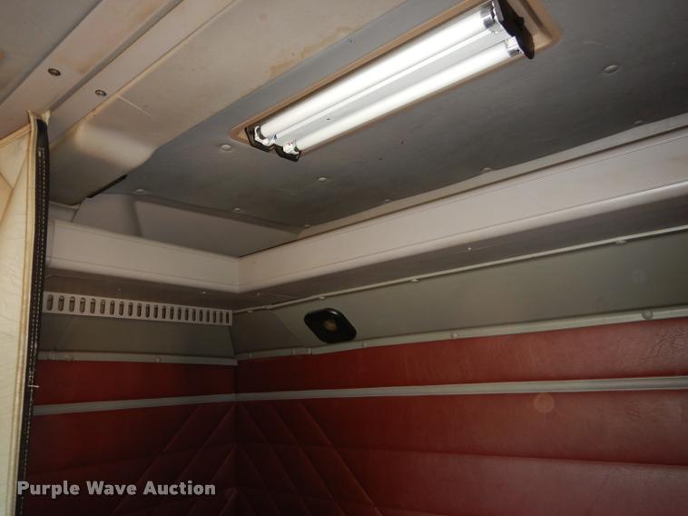 image for item DD0842 1996 International 9400 semi truck