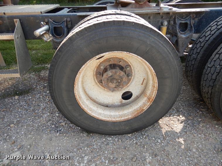 image for item DD0842 1996 International 9400 semi truck