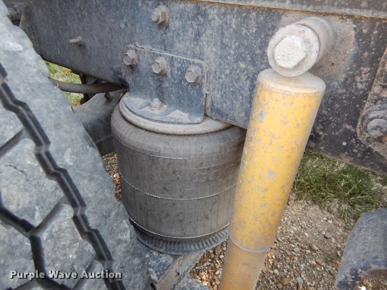 image for item DD0842 1996 International 9400 semi truck