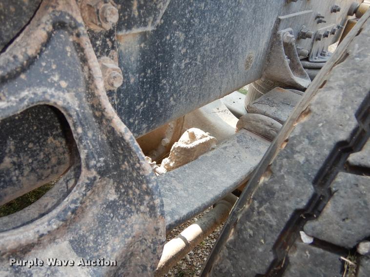 image for item DD0842 1996 International 9400 semi truck