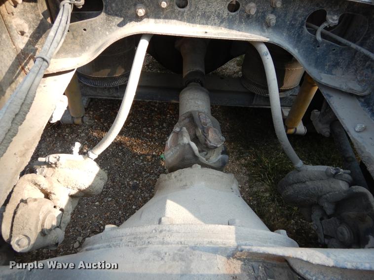 image for item DD0842 1996 International 9400 semi truck