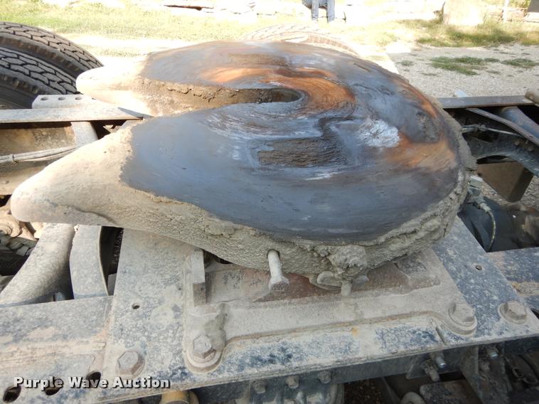 image for item DD0842 1996 International 9400 semi truck