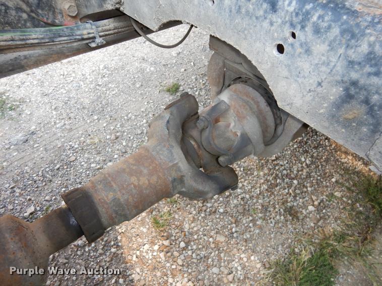 image for item DD0842 1996 International 9400 semi truck