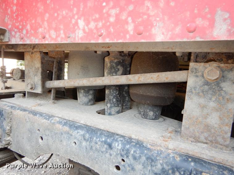 image for item DD0842 1996 International 9400 semi truck