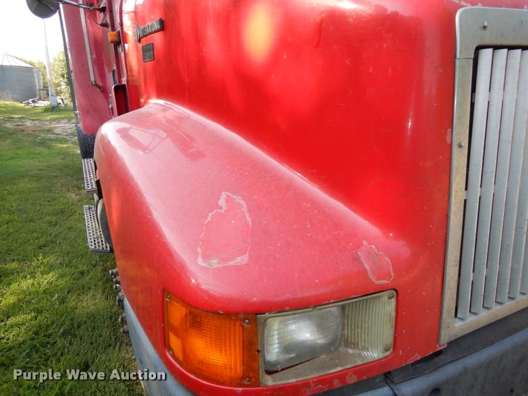 image for item DD0842 1996 International 9400 semi truck
