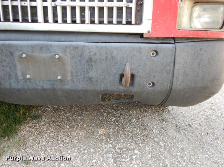 image for item DD0842 1996 International 9400 semi truck