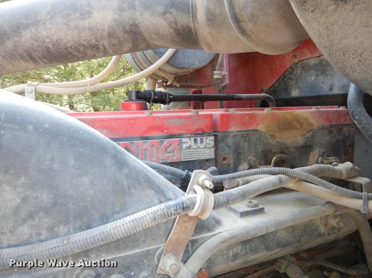 image for item DD0842 1996 International 9400 semi truck