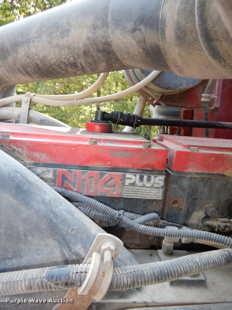 image for item DD0842 1996 International 9400 semi truck