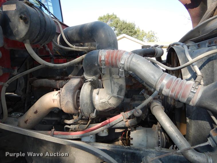 image for item DD0842 1996 International 9400 semi truck