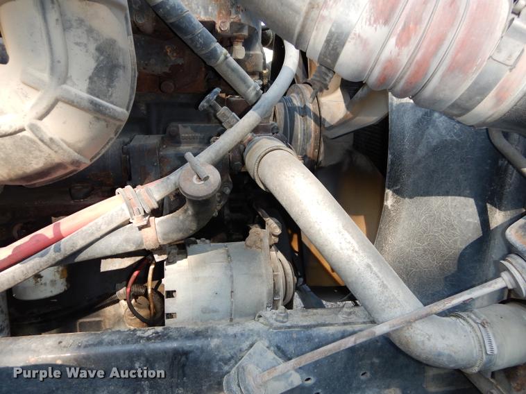 image for item DD0842 1996 International 9400 semi truck