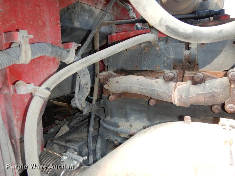 image for item DD0842 1996 International 9400 semi truck