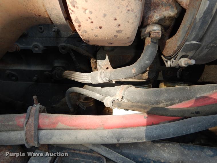 image for item DD0842 1996 International 9400 semi truck