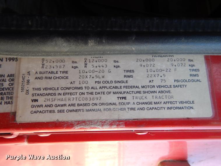 image for item DD0842 1996 International 9400 semi truck