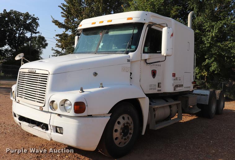 image for item DQ9262 2001 Freightliner C120 semi truck