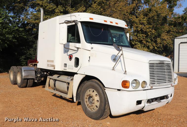 image for item DQ9262 2001 Freightliner C120 semi truck