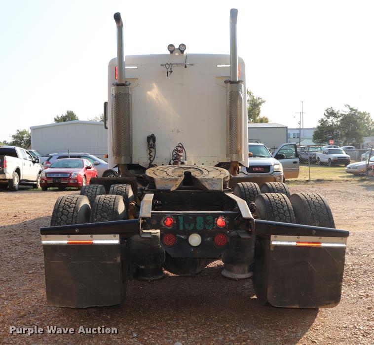 image for item DQ9262 2001 Freightliner C120 semi truck