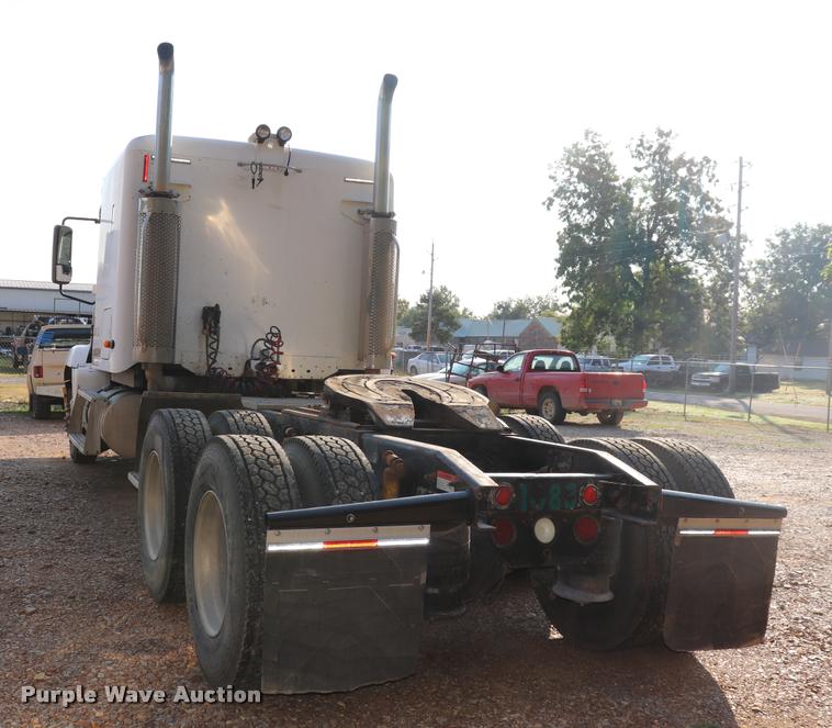 image for item DQ9262 2001 Freightliner C120 semi truck