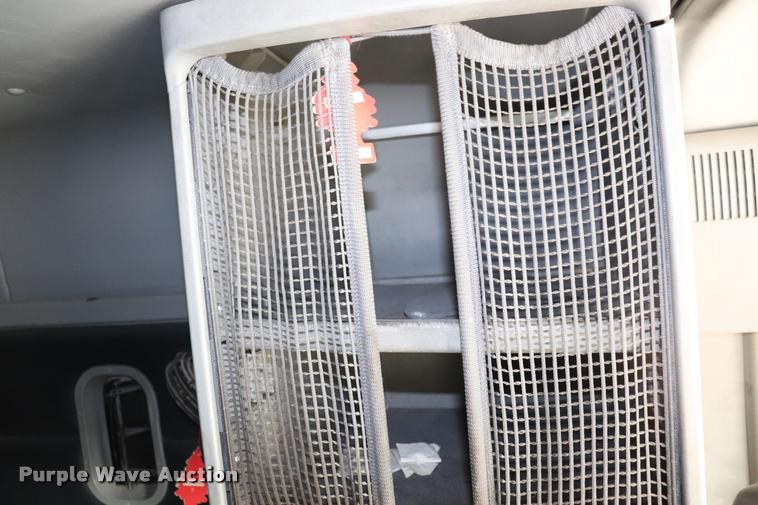 image for item DQ9262 2001 Freightliner C120 semi truck