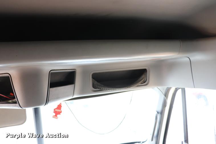 image for item DQ9262 2001 Freightliner C120 semi truck