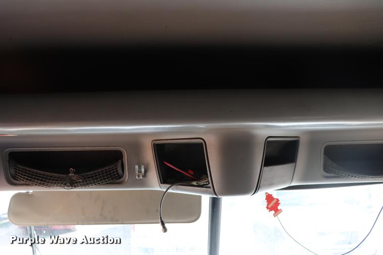 image for item DQ9262 2001 Freightliner C120 semi truck