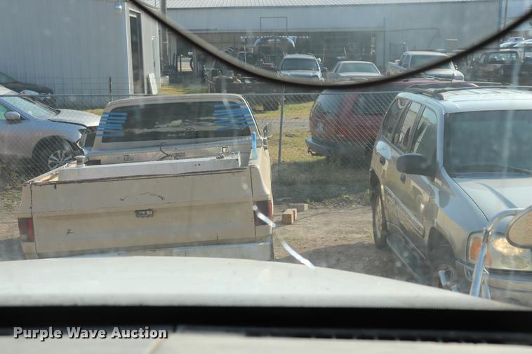 image for item DQ9262 2001 Freightliner C120 semi truck