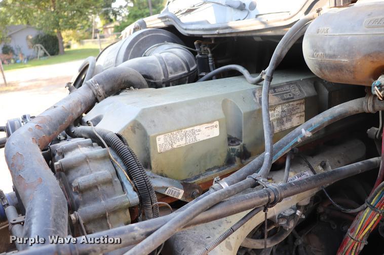 image for item DQ9262 2001 Freightliner C120 semi truck