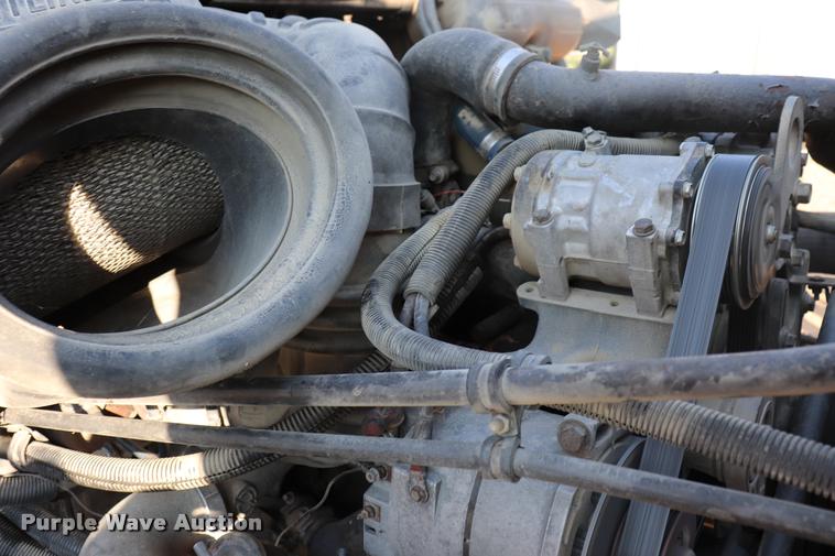 image for item DQ9262 2001 Freightliner C120 semi truck