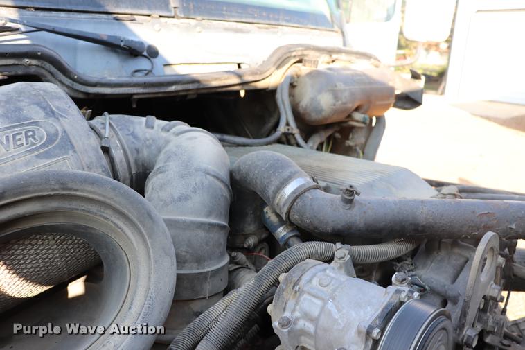 image for item DQ9262 2001 Freightliner C120 semi truck