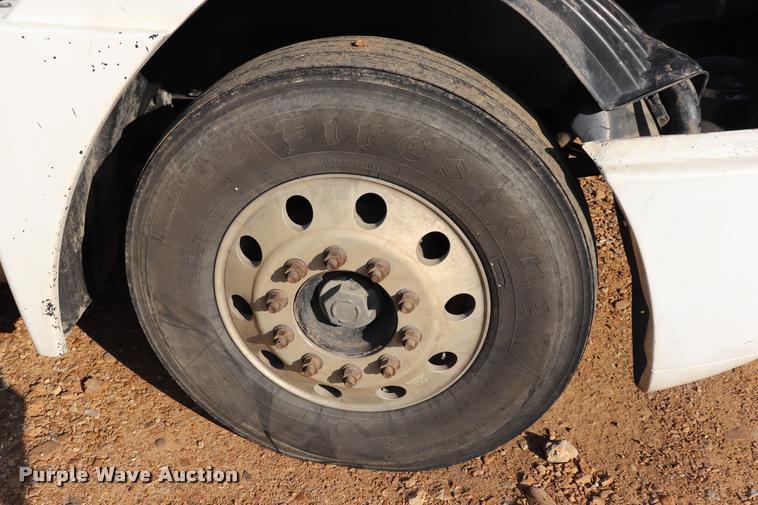 image for item DQ9262 2001 Freightliner C120 semi truck