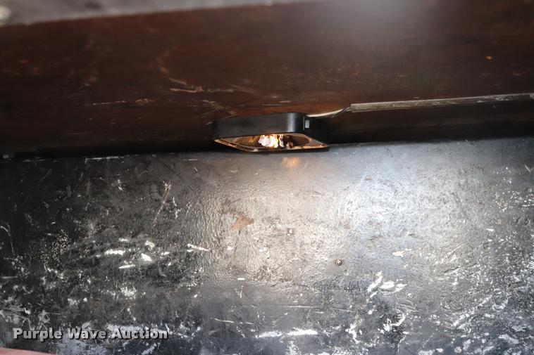 image for item DQ9262 2001 Freightliner C120 semi truck