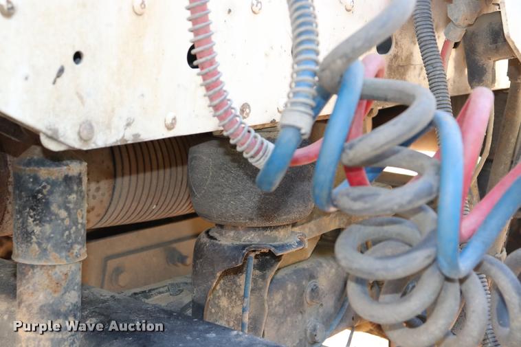 image for item DQ9262 2001 Freightliner C120 semi truck