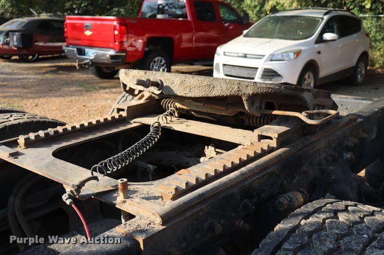 image for item DQ9262 2001 Freightliner C120 semi truck