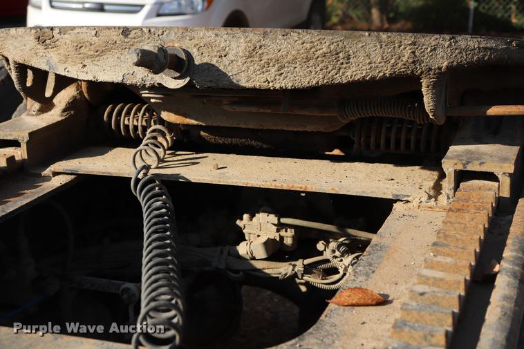 image for item DQ9262 2001 Freightliner C120 semi truck