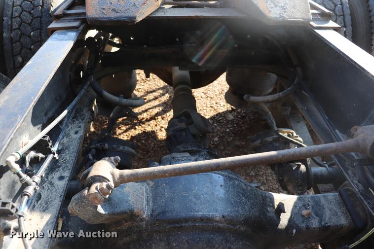 image for item DQ9262 2001 Freightliner C120 semi truck