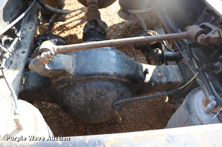 image for item DQ9262 2001 Freightliner C120 semi truck