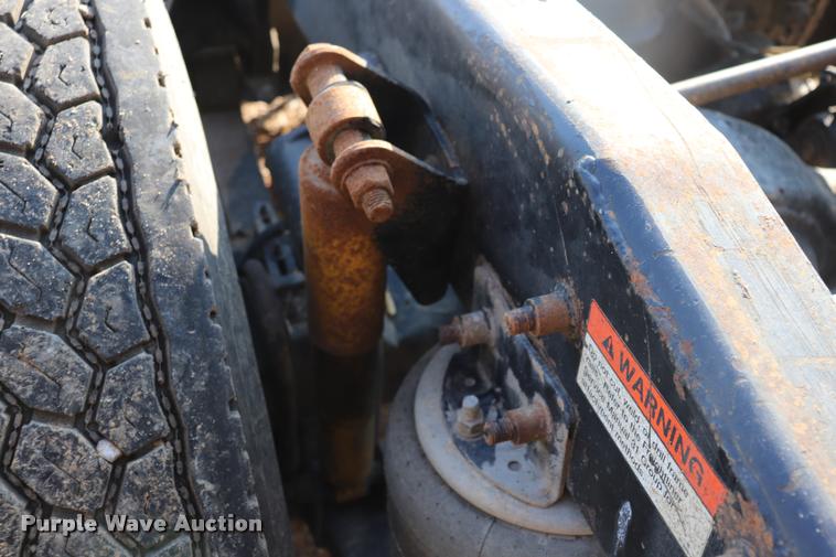 image for item DQ9262 2001 Freightliner C120 semi truck