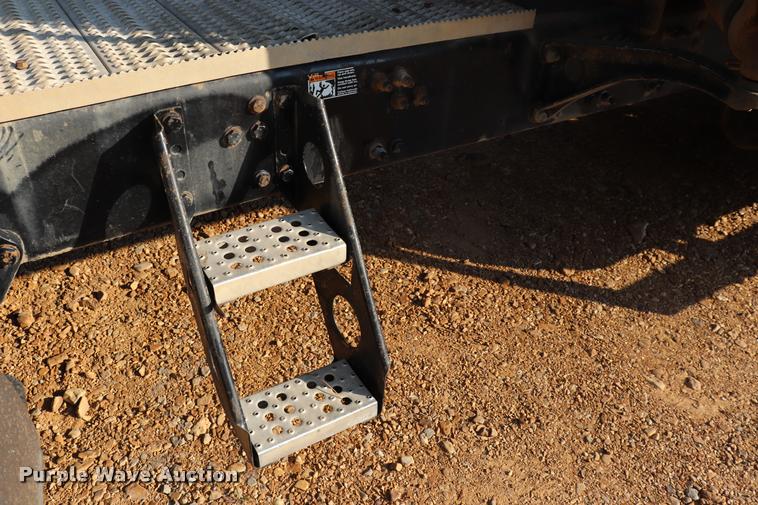 image for item DQ9262 2001 Freightliner C120 semi truck