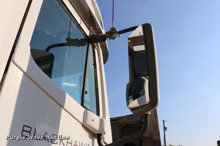 image for item DQ9262 2001 Freightliner C120 semi truck